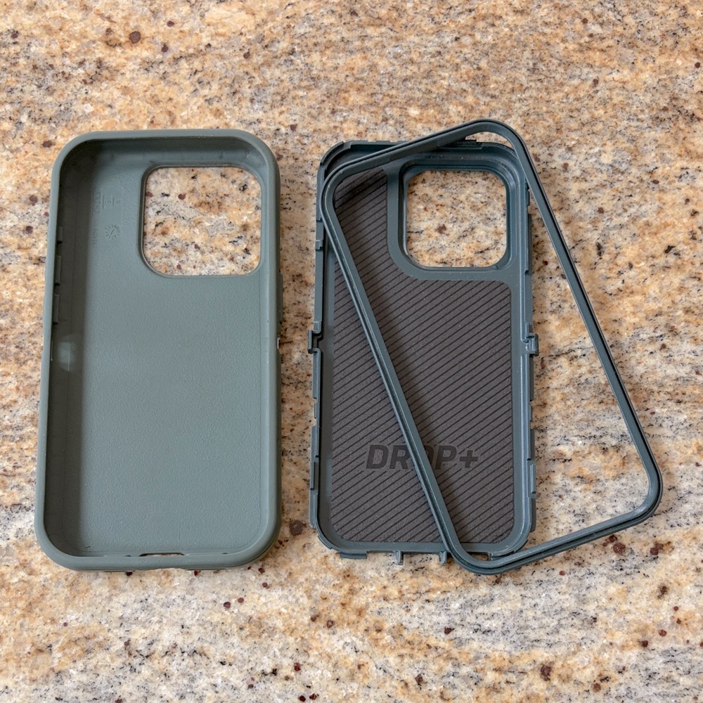 Otterbox Defender for iPhone 15 Pro In great